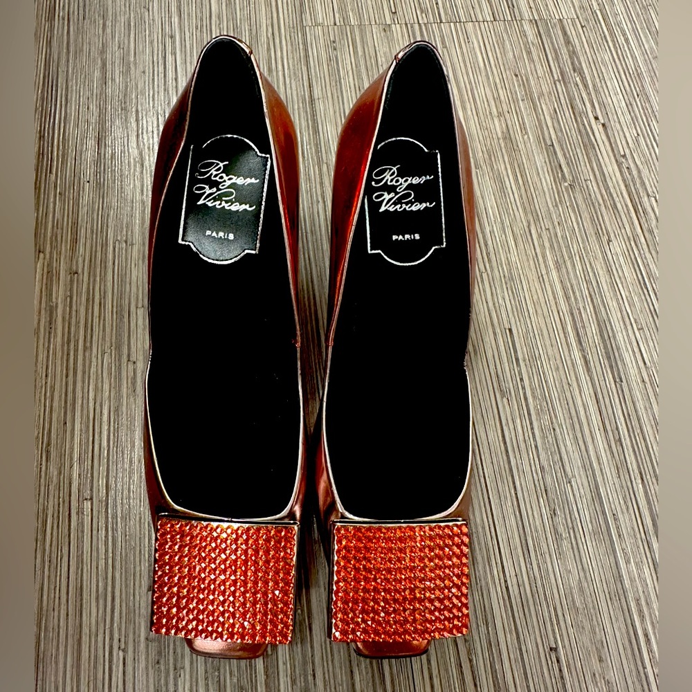 ROGER VIVIER Pink Metallic Heels With Diamond Strass Brooch Size US 5 Eur 35.